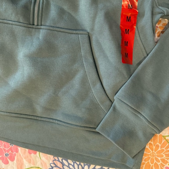 NWT medium danskin half zip scuba pull over - Picture 3 of 4